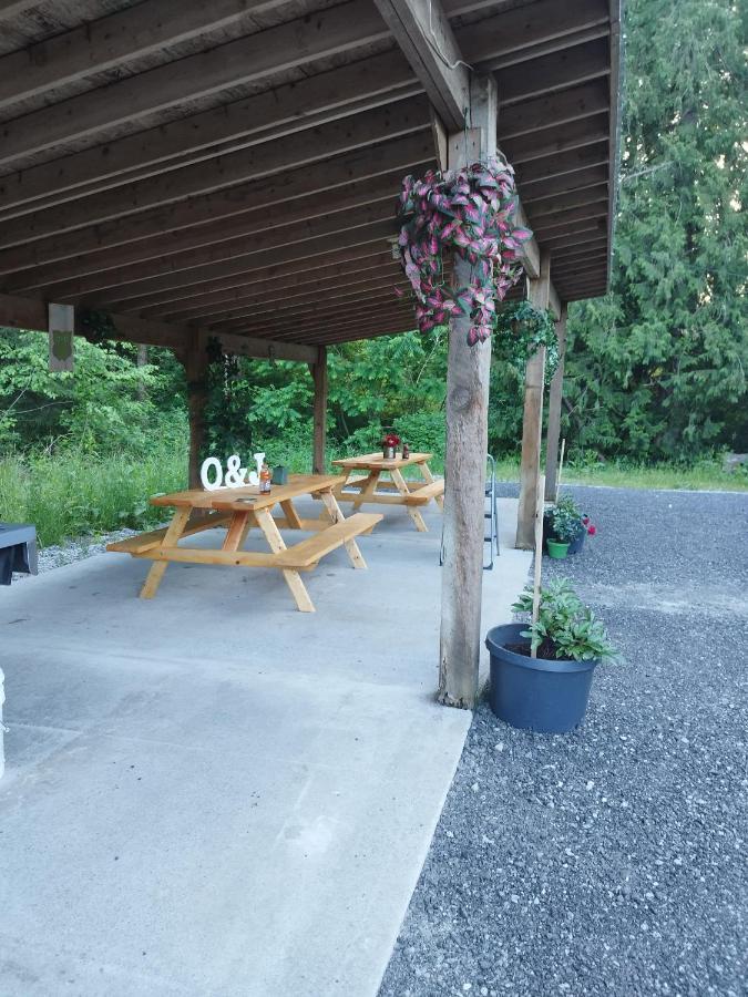Beautiful Maple Ridge Farm Cabin Unit A Exterior foto